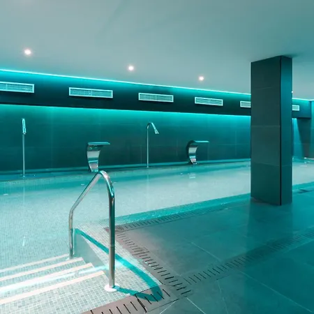 Jade Tower - 2-bedroom Coastal Luxury In