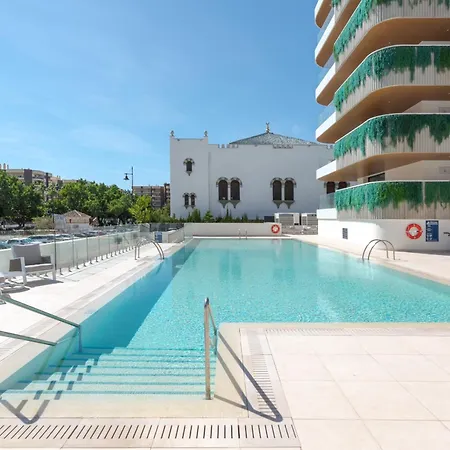 Jade Tower - 2-bedroom Coastal Luxury In *