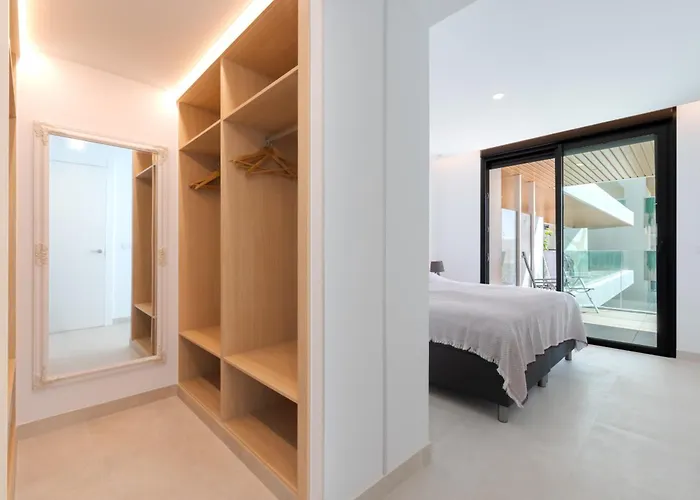 Jade Tower - 2-bedroom Coastal Luxury In * フエンヒロラ