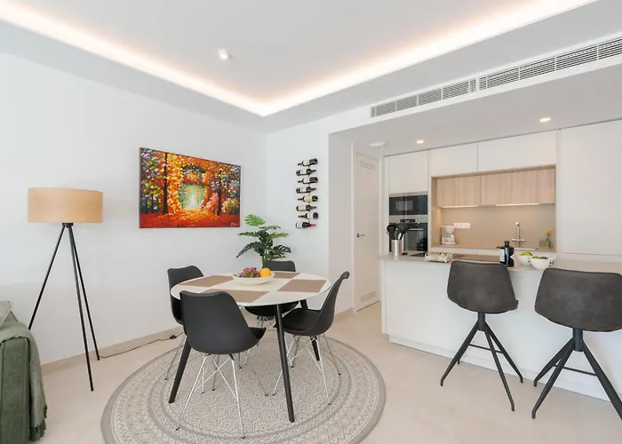 アパート Jade Tower - 2-bedroom Coastal Luxury In