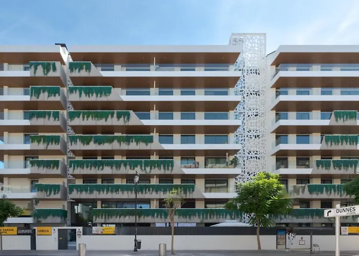 Jade Tower - 2-bedroom Coastal Luxury In *