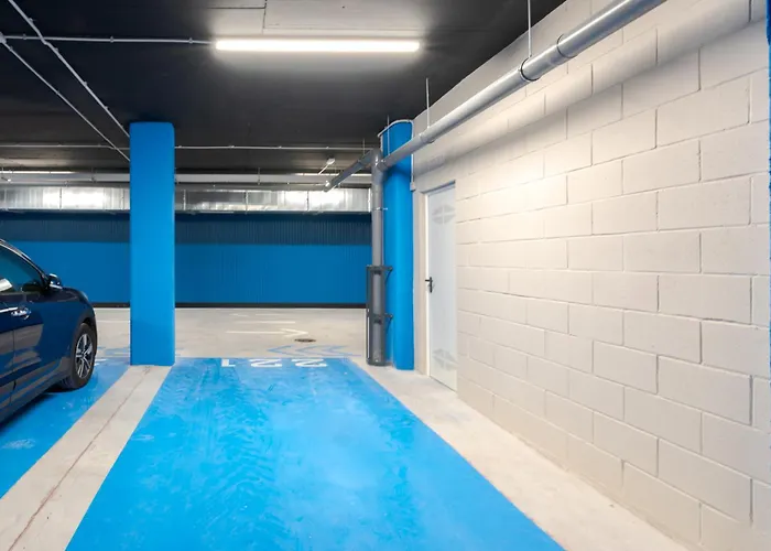 Jade Tower - 2-bedroom Coastal Luxury In