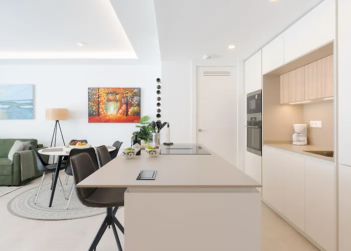 Jade Tower - 2-bedroom Coastal Luxury In アパート