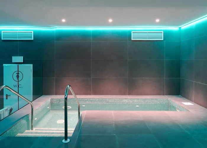 Jade Tower - 2-bedroom Coastal Luxury In Fuengirola