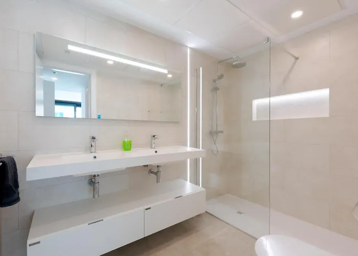 Jade Tower - 2-bedroom Coastal Luxury In アパート *