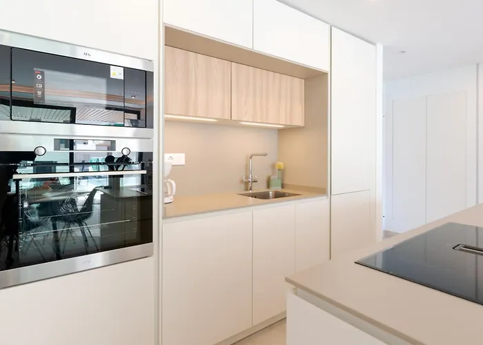 Appartement Jade Tower - 2-bedroom Coastal Luxury In *