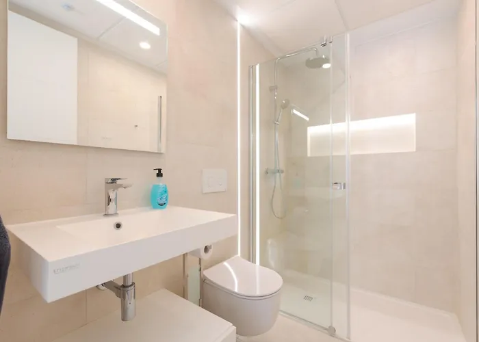 Jade Tower - 2-bedroom Coastal Luxury In フエンヒロラ