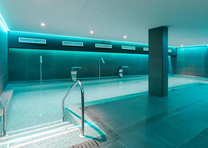 Jade Tower - 2-bedroom Coastal Luxury In