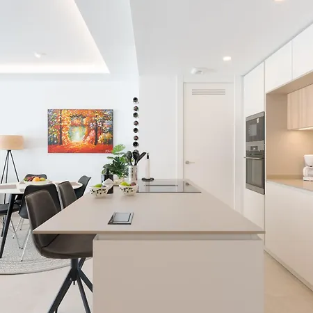 Jade Tower - 2-bedroom Coastal Luxury In Lägenhet