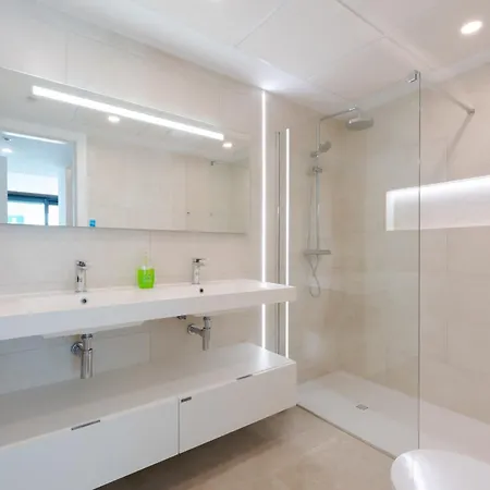 Jade Tower - 2-bedroom Coastal Luxury In Lägenhet *