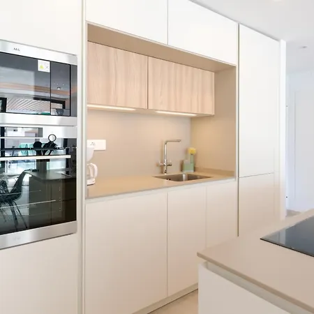 Lägenhet Jade Tower - 2-bedroom Coastal Luxury In *